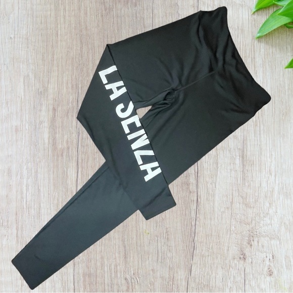 La Senza, athletic legging for women1 - Picture 1 of 9